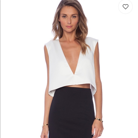 Solace London Tops - ✨NWT Solace London “Maire” plunge crop top✨